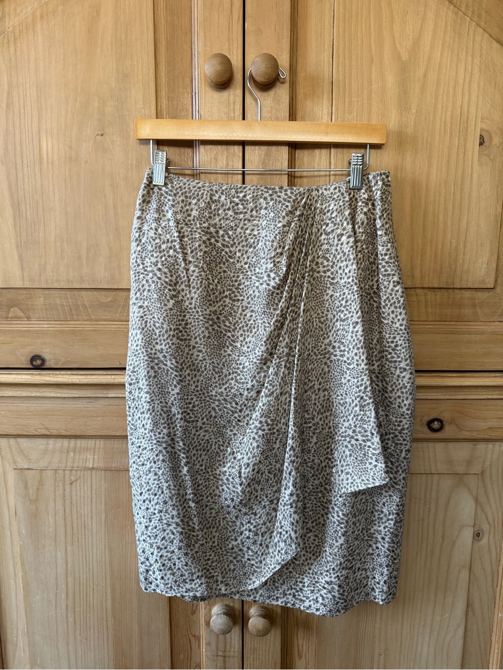 Carlisle Beige and Brown Leopard Print Pencil Skirt 100% silk Size 8